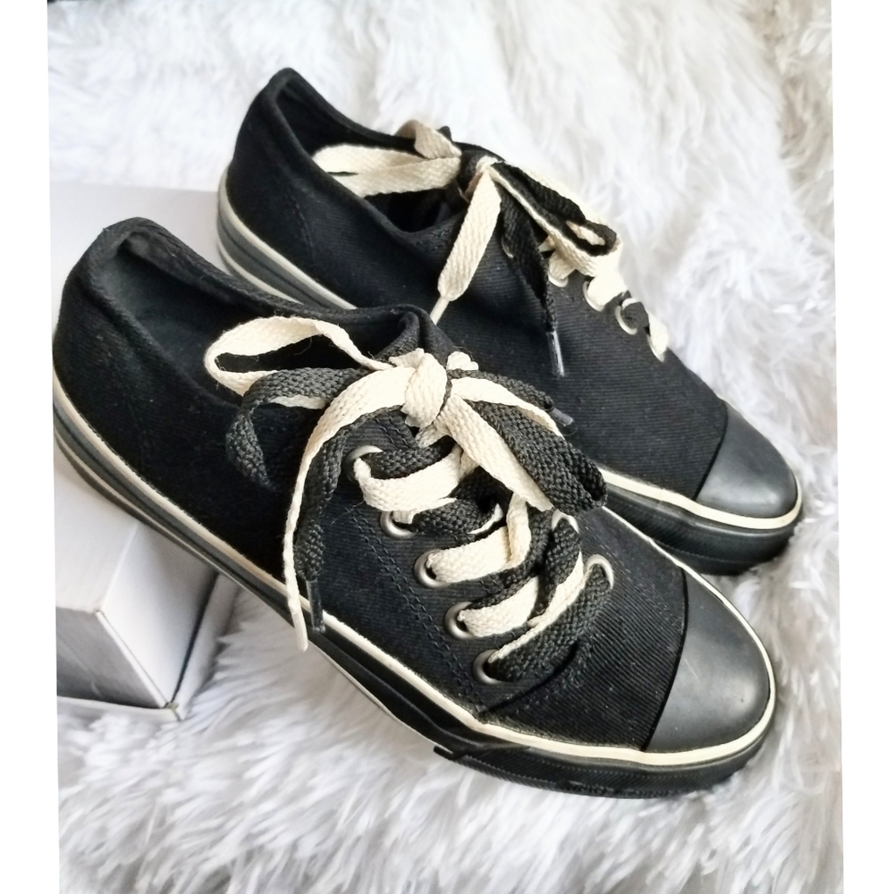 Juicy Couture $129 sneakers, FINAL PRICE! black and white size 6.5 - Picture 12 of 12